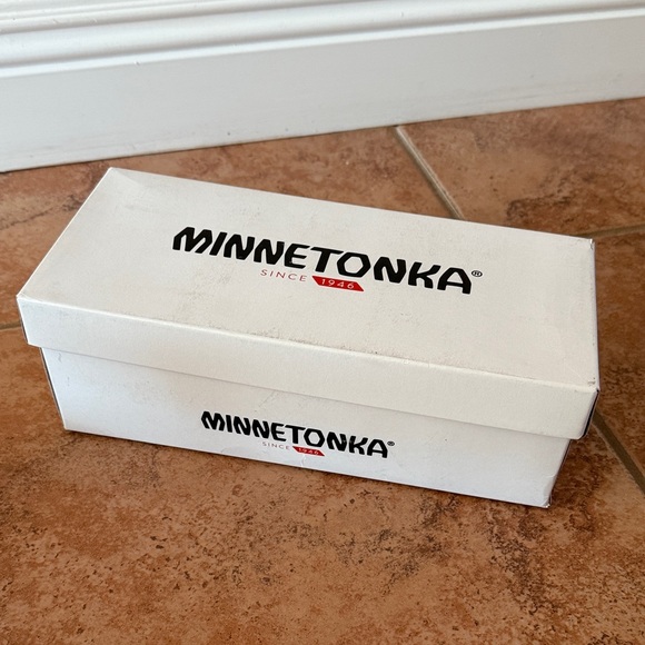 Minnetonka Pink Cally Suede Moccasins - Picture 11 of 13